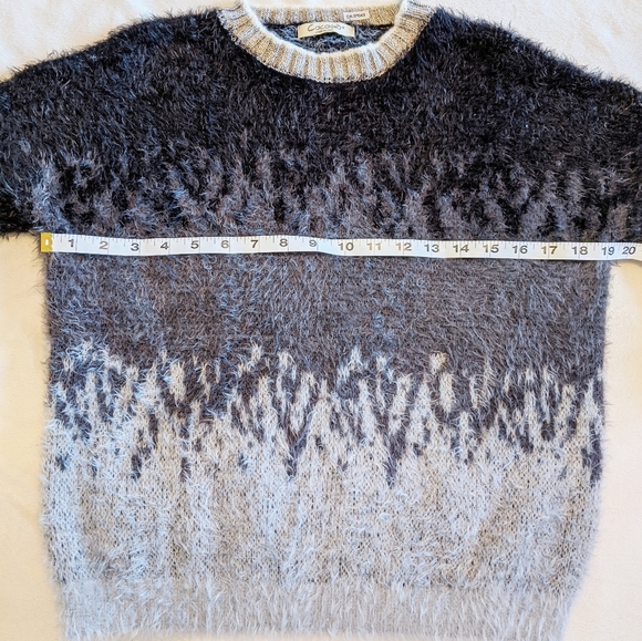 COCOGIO Crew Neck Sweater - Picture 9 of 9
